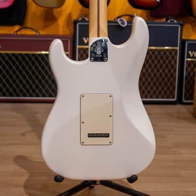 Fender Juanes Stratocaster®, Maple, Electric Guitar - Pearlescent Luna White image 4