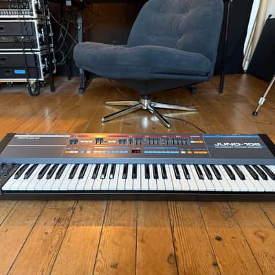 Roland Juno-106 + Flight Case (1984) Mint ! image 8