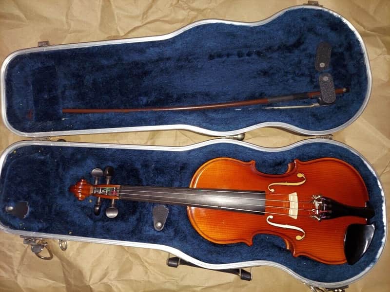 Becker Model 100 size 1/4 violin. Romania, Very Good Condition image 1