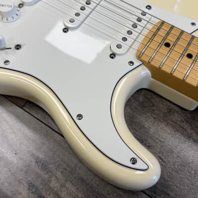 Fender American Standard Stratocaster with Maple Fretboard 2007 - Olympic White image 3