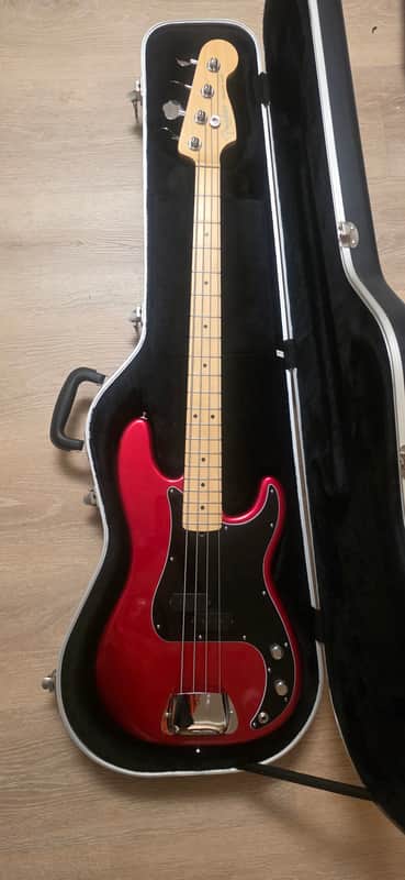 Fender American Series Precision Bass with Maple Fretboard