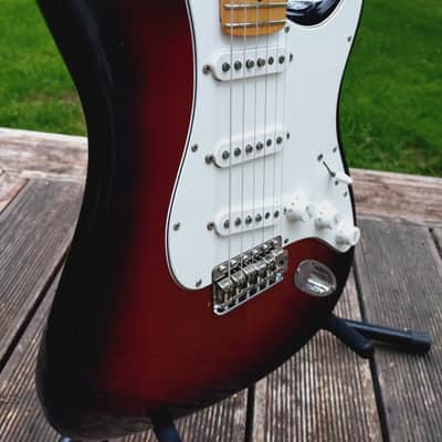 Fender Stratocaster 2003 - 3-Tone Sunburst / Maple Neck image 16