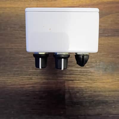 RARE Lovepedal COT 50 Gold (3-Knob) White image 4
