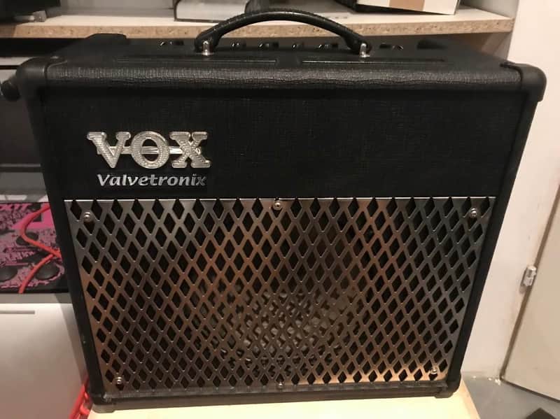 Vox Valvetronix AD30VT 30-Watt 1x10 Modeling Guitar Combo - Black image 1