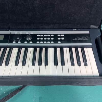 Korg X50 61-Key Music Synthesizer 2000s + bag image 5