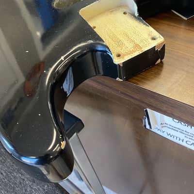 Lefty strat body, relic nitro finish image 3