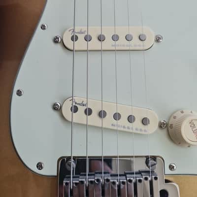 Fender American Ultra Stratocaster with Maple Fretboard 2019 - 2021 Mocha Burst image 7