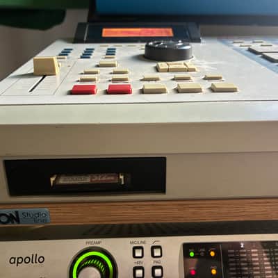 Akai MPC2000XL MIDI Production Center 2000 - 2005 - Grey image 2