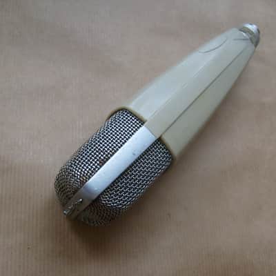 Sennheiser MD 421 Cardioid Dynamic Microphone image 9