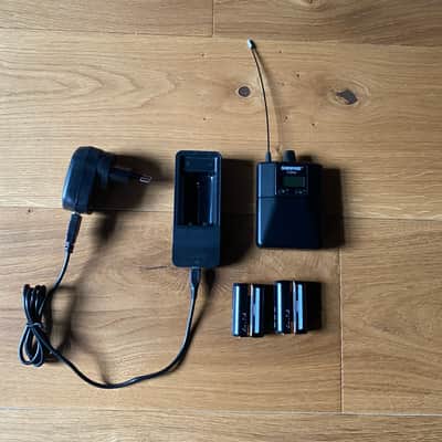 Shure PSM 300 Premium H20 + 2 x Batteries SB900A + Charger image 4