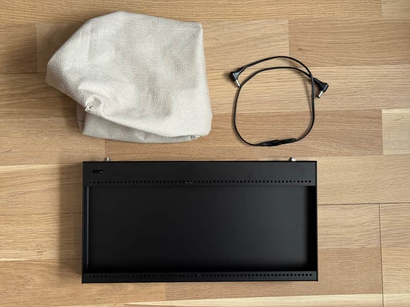4ms Pod 60 (powered) + dust cover image 1