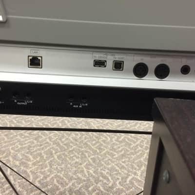 Yamaha PSR-s700 Professional Arranger Workstation image 7