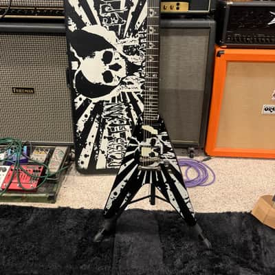 Epiphone Robb Flynn Signature "Love / Death" Baritone Flying V 2011 - Ebony with Love / Death Graphic image 2