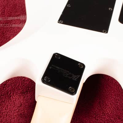 B.C. Rich Gunslinger Retro II with Floyd Rose - White image 11