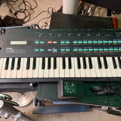 Yamaha DX100 Programmable Algorithm Synthesizer 1985 - Black