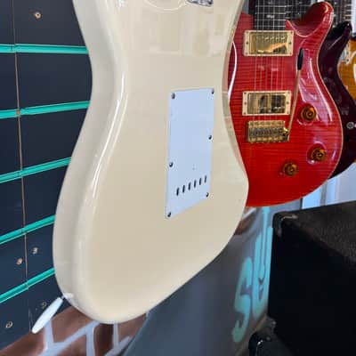 Fender MIJ ST68 Stratocaster Vintage White 2014 Electric Guitar image 10
