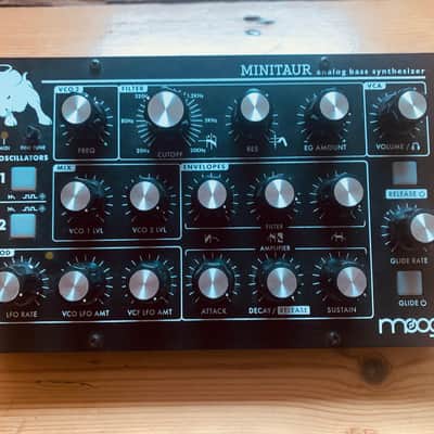 Moog Minitaur Analogue Bass Synth w/official Moog wooden panels