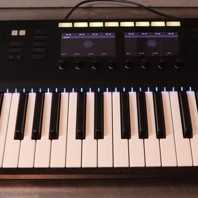 Native Instruments Komplete Kontrol S61 Mk2 - Black w/ License image 9