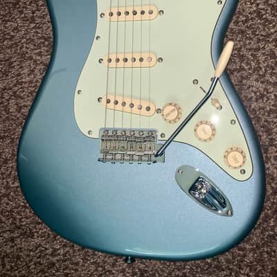 2020 Fender Vintera '60s Stratocaster   with Pau Ferro   Fretboard electric guitar Ice Blue Metallic image 4