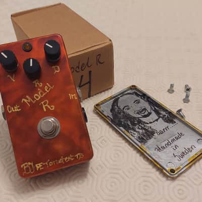 BJFE Model R, number 4 of 90 - Red image 2