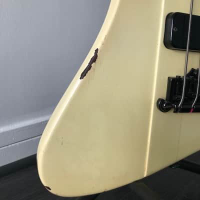 1989 Gibson Thunderbird white color image 5