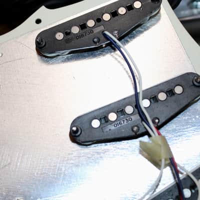 Fender American Standard Stratocaster with Maple Fretboard 1995 - 2000 - Black image 5