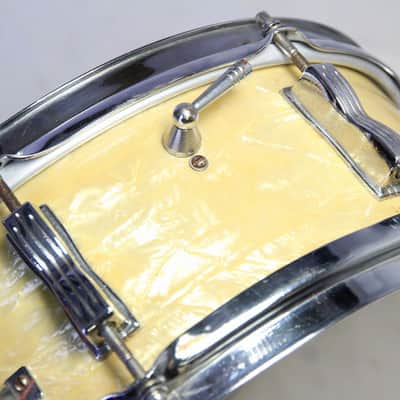 Immagine LUDWIG 1965 JAZZ FESTIVAL No. 908P 14x5 White Marine Pearl Radick Snare Drum [228504] (08/03) - 4