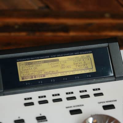 Akai MPC2000XL MIDI Production Center 2000 - 2005 - White - Serviced image 5