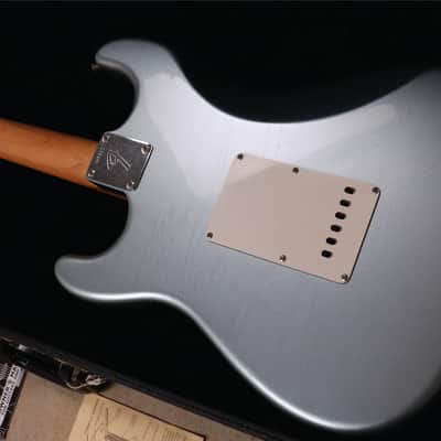 Fender 2005 Custom Shop Limited Edition '66 Stratocaster Closet Classic in Firemist Silver Metallic w/Custom '65 Strat Pickups (RWRP Middle), 2-Piece Select Alder Body, 21 Medium Jumbo Frets, '65 Strat C Neck Profile & Nitrocellulose Lacquer image 4