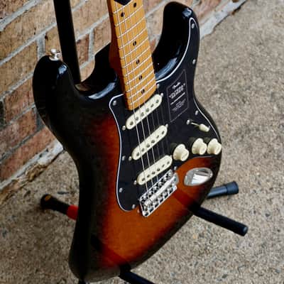 Fender Vintera II '70s Stratocaster Maple Fingerboard 3-Color Sunburst image 5
