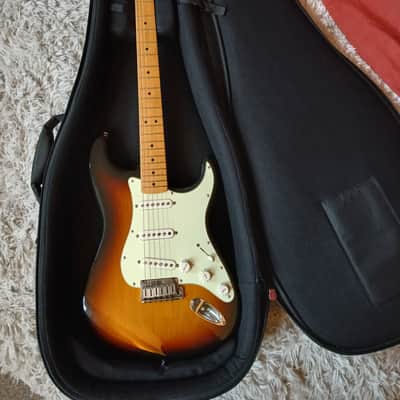 Fender Stratocaster – 2008 – Sunburst – Made in Mexico – Maple Neck – With Gig Bag image 12