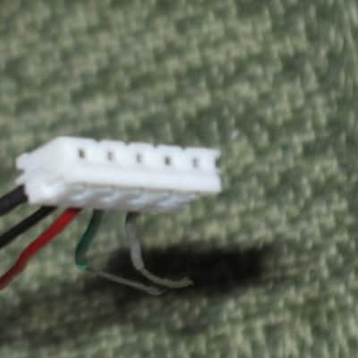 Epiphone Quick Connect End + 5 attached Thin Wires: white, green, red, black, bare, black - 5 pin hole connection (for 4 conductor pup) 2023 - QC End - white hard plastic, length of wires 1 & 1/2" - for 4 conductor pup (NO: pickup, control harness) image 20