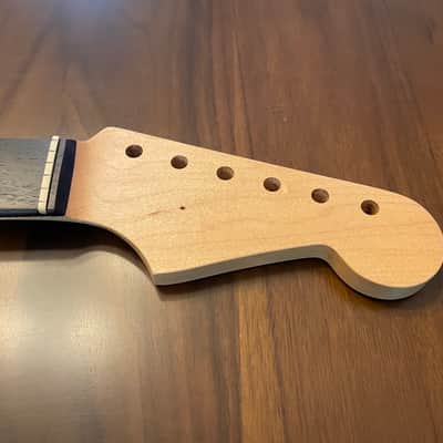 Musikraft Stratocaster Neck Indian Rosewood 10-16" Oil Finish, Heavy Rolled Edges, Light Roast image 2