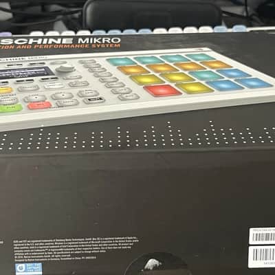 Native Instruments Maschine Mikro mkII Groove Production Studio