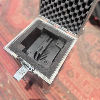 Mackie DL16S with Swanflight case image 3