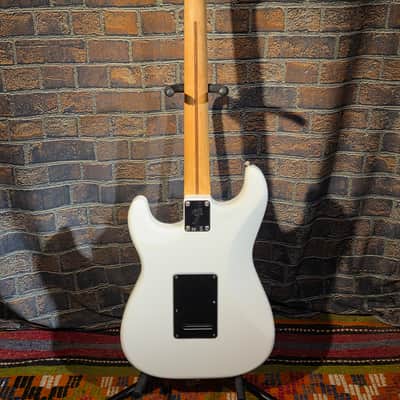 Fender 2019 Player Stratocaster Maple Fretboard Polar White image 12