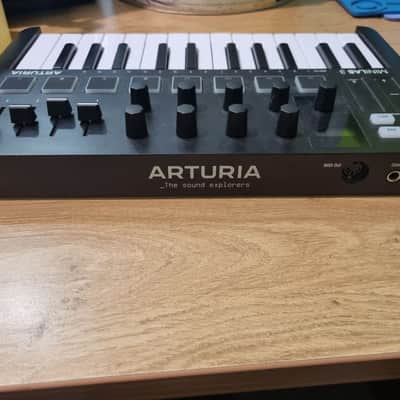 Arturia MiniLab MKIII 25-Key MIDI Controller 2022 - Present - Black image 3