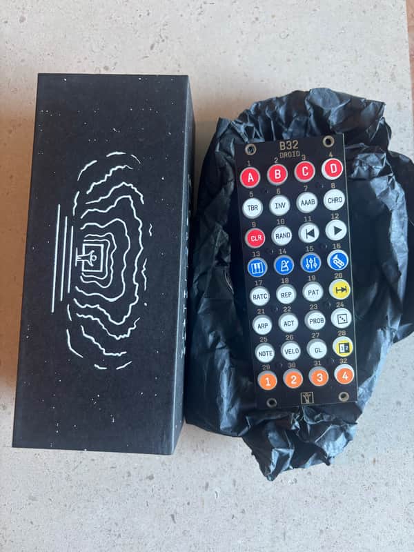 Der Mann Mit Der Maschine B32 - Black image 1