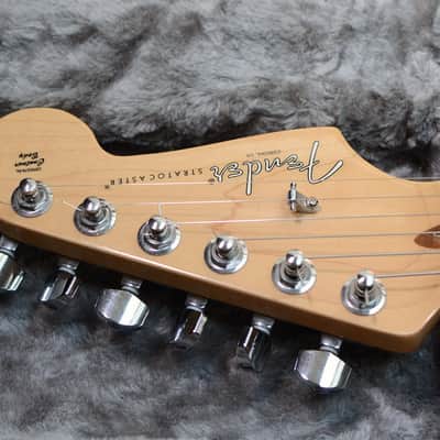 Fender American Professional Stratocaster with Maple Fretboard 2017 - 2019 - Black image 2