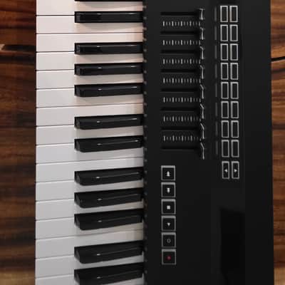 Novation ReMOTE 61 SL MKIII MIDI Controller 2018 - Present - Black image 4