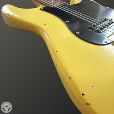 Squier Tom DeLonge Stratocaster Butter Cream Road Worn – Very Good Condition image 4