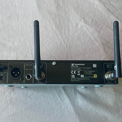 Sennheiser EW-D CI1 Wireless Guitar System - Q1-Q6 w/Bonus Sennheiser Ci1REW Right-angle Guitar Cable image 3