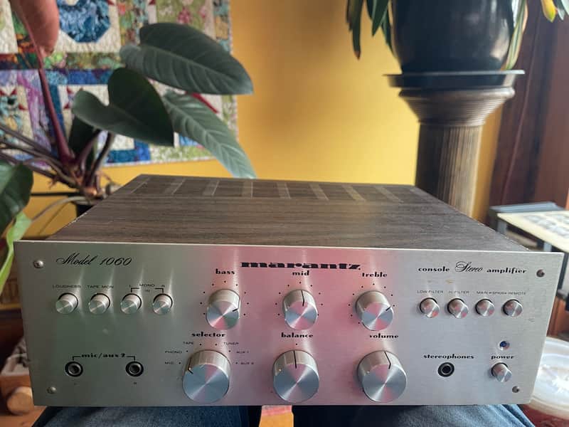 Marantz Model 1060 30-Watt Stereo Solid-State Integrated Amplifier