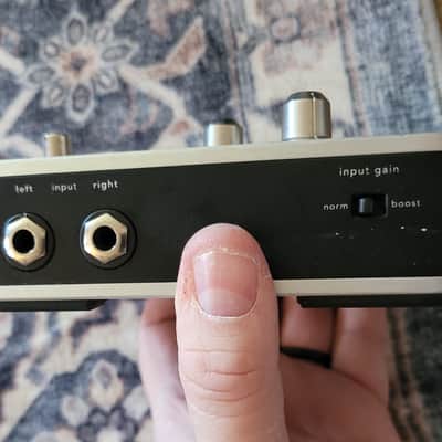 Fishman AFX Reverb 2010s - Silver with Yellow image 3