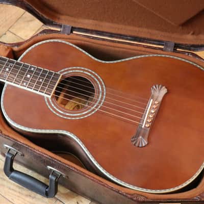 Washburn R314K Vintage Series Parlour Acoustic Guitar + 'Coffin' Case image 2