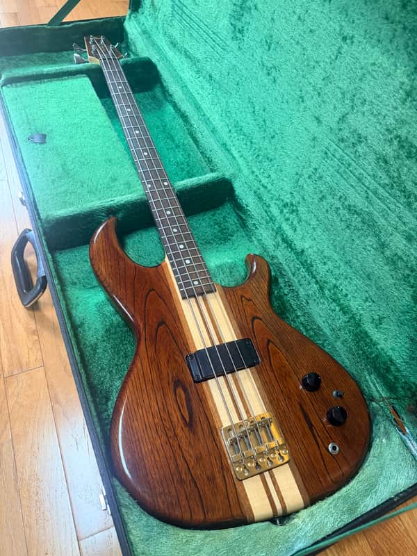 ARIA PRO II SB700 - 1980 - ORIGINAL CASE-NICE!