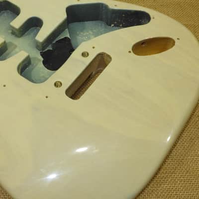 Body Ash White Blonde 4lbs, 1998 Fender American Deluxe  Stratocaster image 6