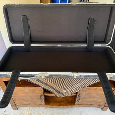 Gator Hardshell travel case with wheels 2000’s - Gloss image 6