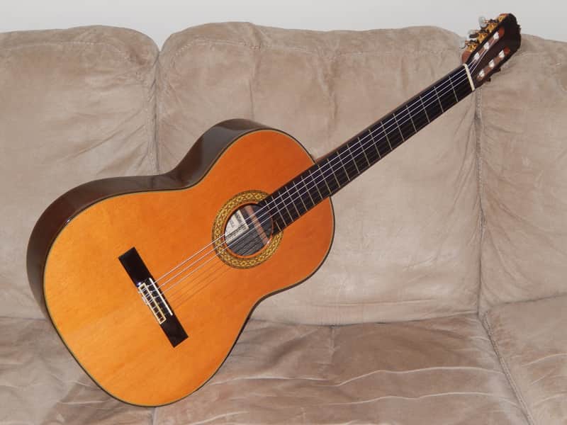 Made in 1977 by Ryoji Matsuoka- model M30 - High Grade Classical Guitar In Excellent Condition image 1