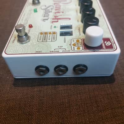 Electro-Harmonix Ravish Sitar Sitar Emulator 2011 - Present - Green / Red image 3